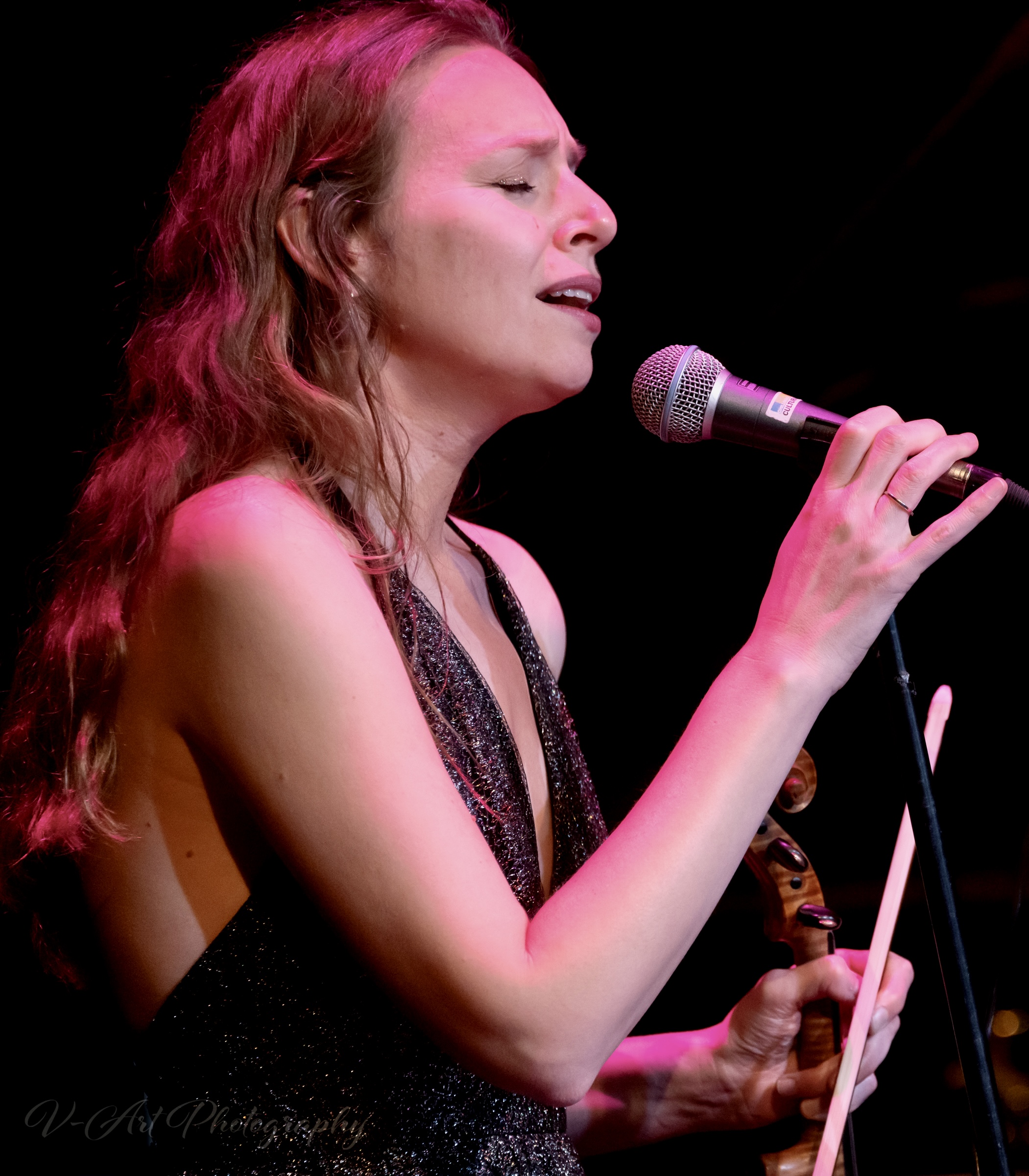 Rebekah Wolkstein singing with violin